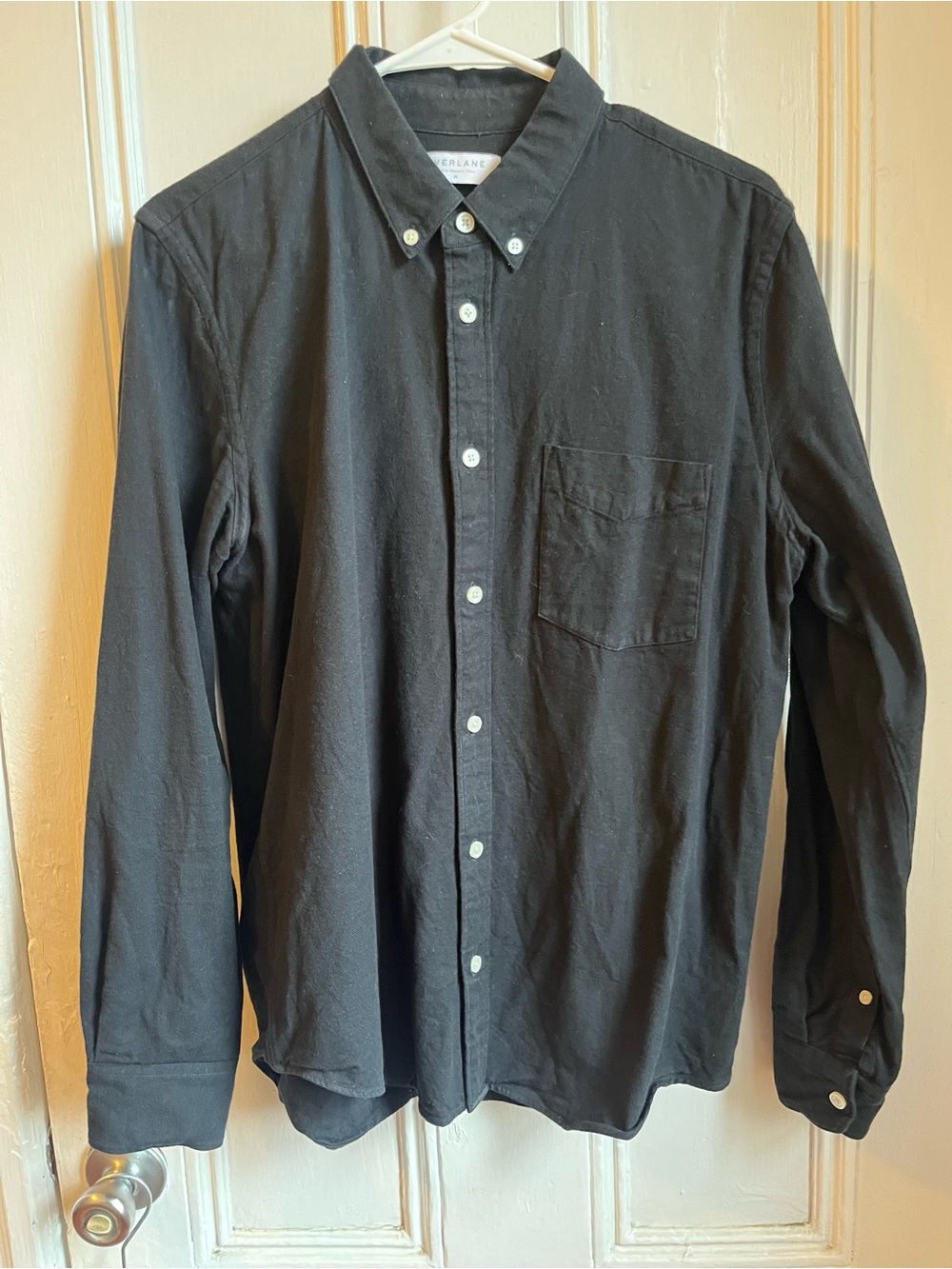 Menβs black everlane oxford button down